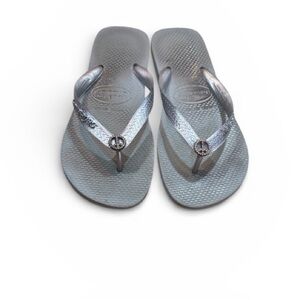 Havaianas  Women’s Top Crystal Peace sign flip flops Silver Size 9/10